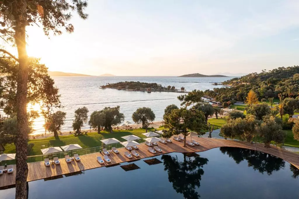 استخر ریکسوس پرمیوم بدروم